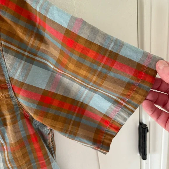 Mountain Hardwear Plaid Cotton Blend Shirt. Size Medium. - Picture 5 of 10